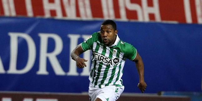 Pabón: "Me encanta el clima y la gente del Betis"