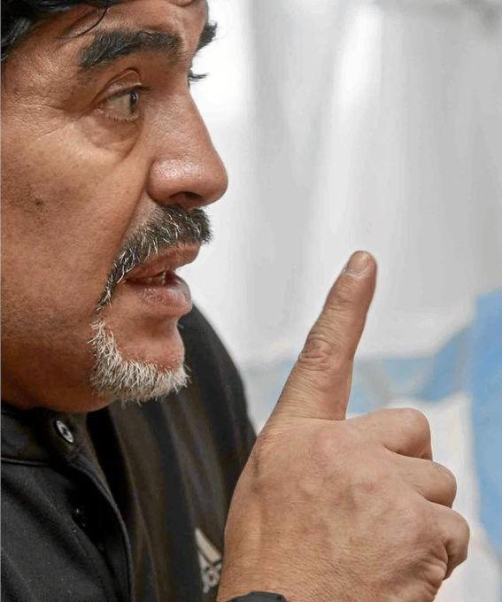 Maradona: "Si me llaman del Sevilla voy mañana mismo"