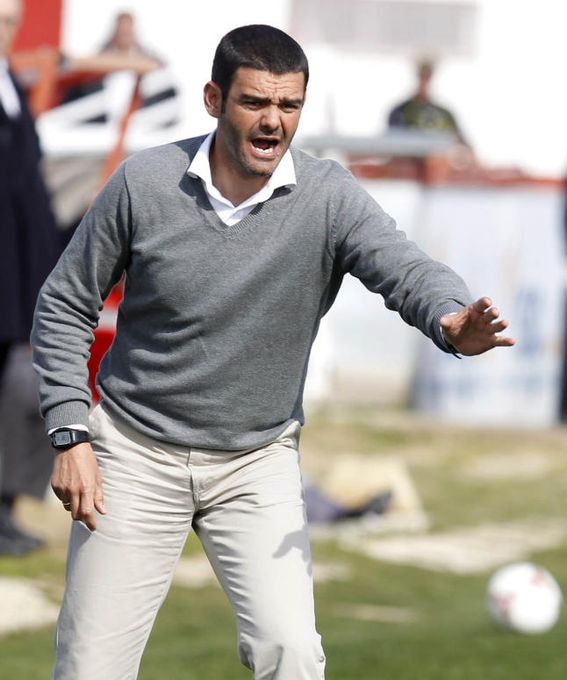 El Sevilla Atlético golea al Arroyo (3-0) y continúa su escalada