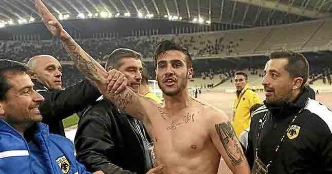 Katidis podría ser expulsado del AEK tras el saludo nazi