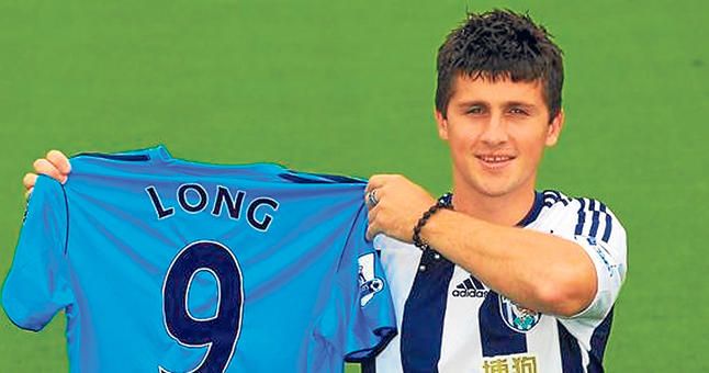 Sitúan otra vez al Sevilla tras el punta Shane Long