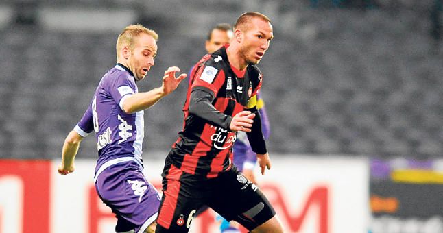 Digard y De Zeeuw, nombres para guardarse las espaldas