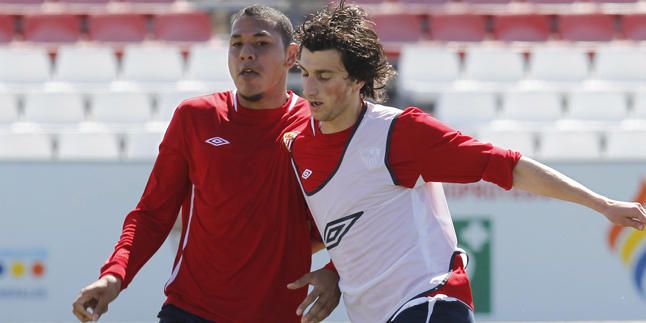 Fernando Navarro, Hervás y Stevanovic, novedades en la convocatoria de Emery