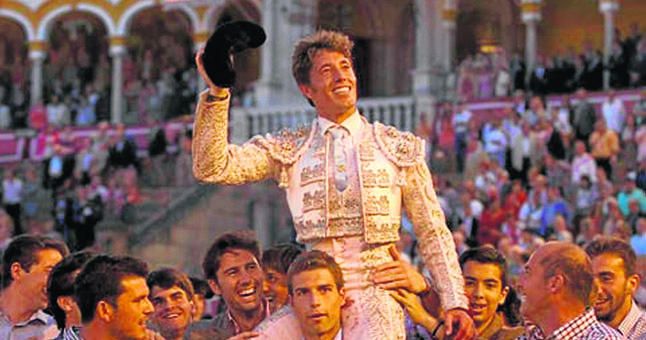 Escribano, sustituto de El Juli, acaricia la Puerta del Príncipe