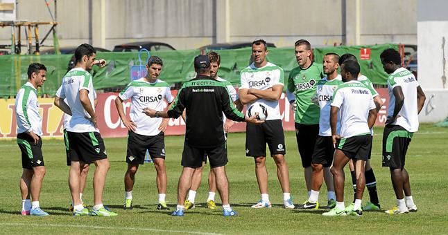 Pepe Mel convoca a dos canteranos ante la "plaga" de ausencias en el equipo