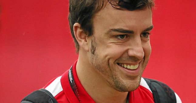 Alonso, el más rápido de la matinal, que arrancó con lluvia