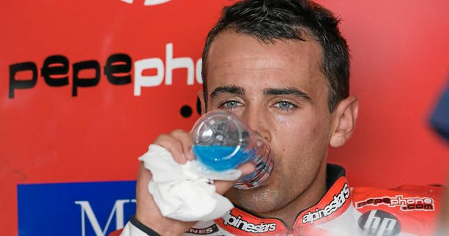 Detienen al piloto Héctor Barberá por agredir a su novia