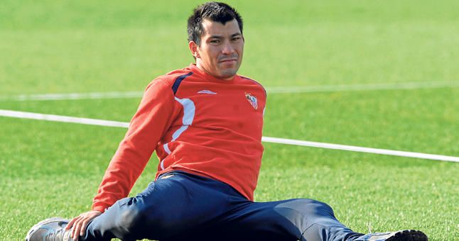 La primera puja por Gary Medel, seis millones