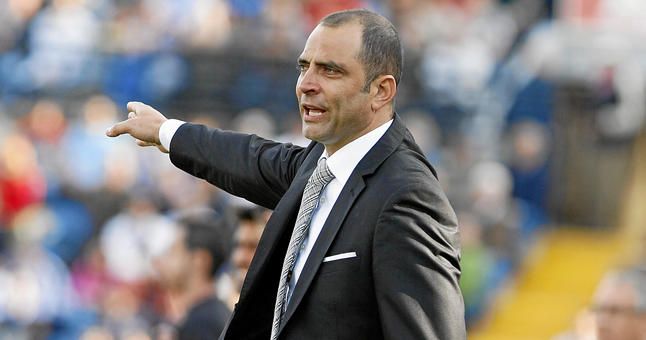 Esnáider dimite como técnico del Córdoba y es reintegrado el mismo día