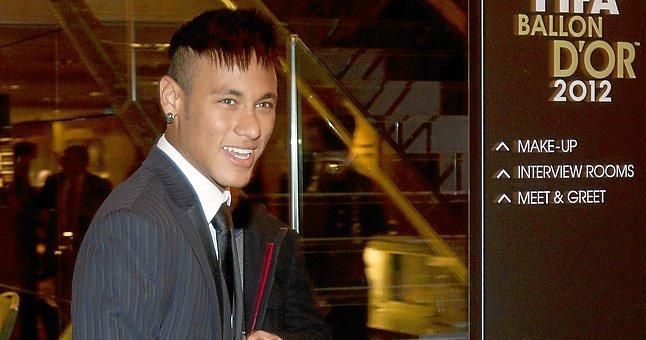 Neymar confirma que el lunes firmará con el FC Barcelona