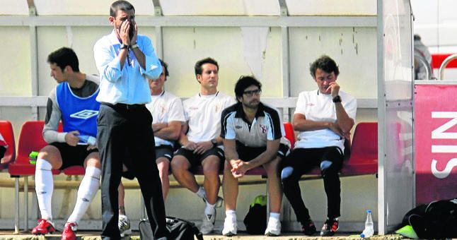 Tejada seguirá en el Sevilla Atlético y Agustín López en el División de Honor