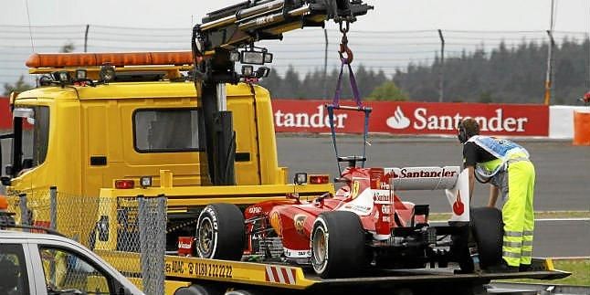 El F138 de Alonso se queda parado en la vuelta de instalación de los Libres 1