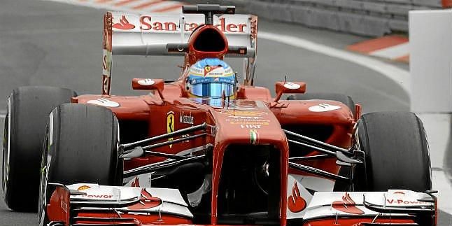 Vettel lidera los segundos entrenamientos libres