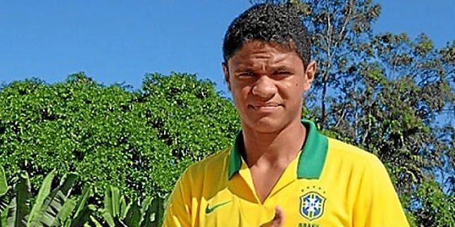 Douglas Santos, lateral brasileño, ficha por el Granada