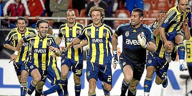 La UEFA ratifica la sanción al Besiktas y al Fenerbahçe