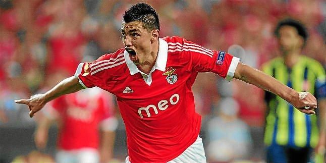 El Fenerbahçe ficha al paraguayo del Benfica Óscar Cardozo