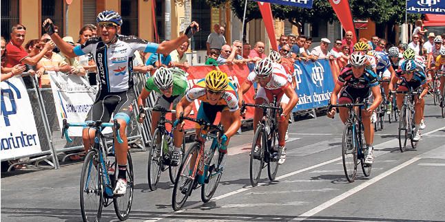 García de Mateos resuelve la 'volata' de Dos Hermanas