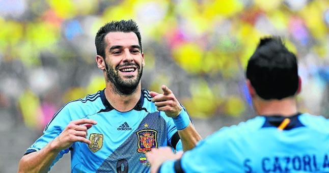 Negredo hace olvidar a Torres, Villa y Soldado (0-2)