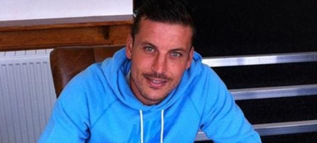 Marco Navas: "El fútbol inglés es más profesional que el español"