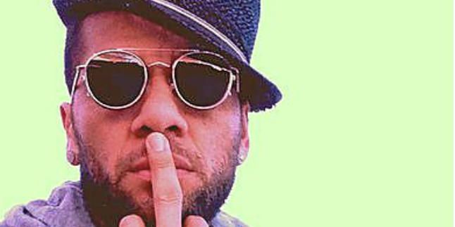 Dani Alves siembra la polémica en 'Twitter'