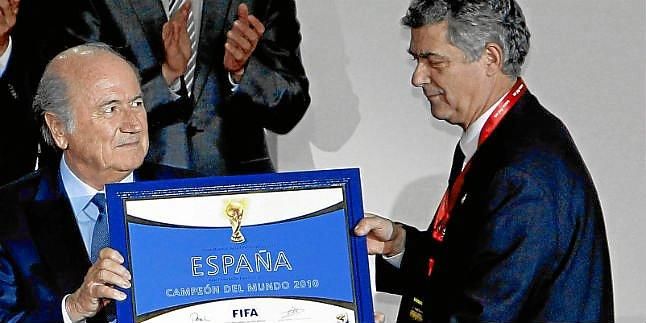 La FIFA "silencia" ante la muerte de trabajadores en Catar