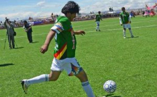 Evo Morales se lesiona y no podrá jugar al fútbol