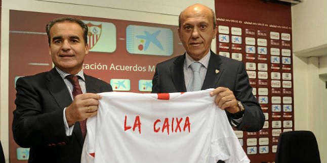 El Sevilla 'regala' abonos a los que domicilien su nómina en la Caixa