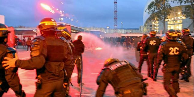 La UEFA multa a Nápoles y Marsella por los incidentes de Champions