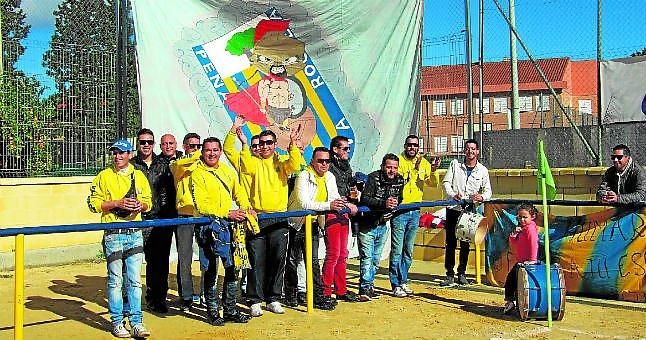 El Frente Humarea (Rociera) no duda en mancharse de albero