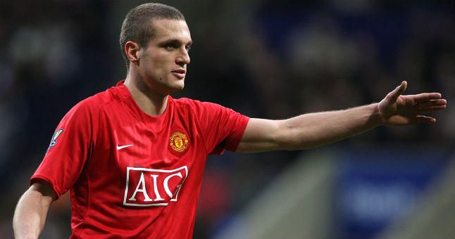 El defensa serbio Vidic confirma que abandonará el Manchester United a final de temporada