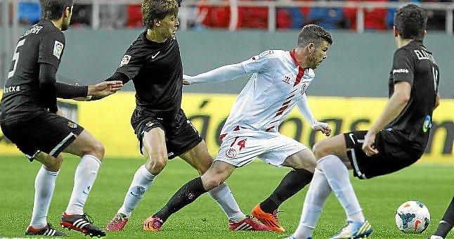 Alberto Moreno sufre una contractura en el trapecio