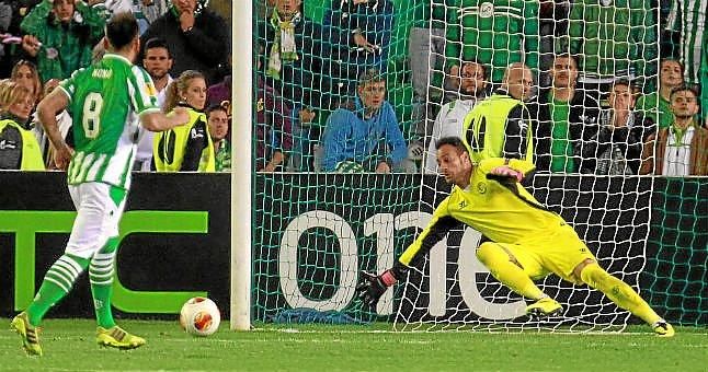 Nono, arropado por sus compañeros tras pedir perdón