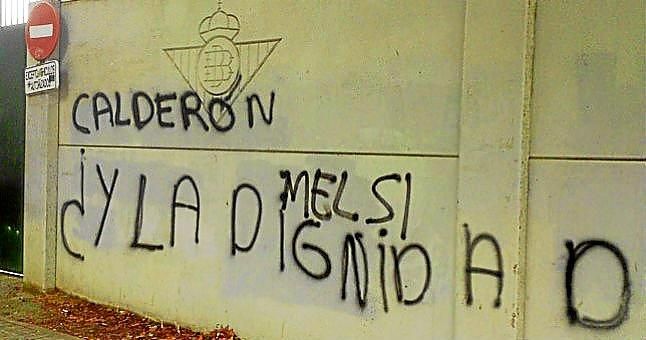 Pintadas contra Calderón y Paulao en la ciudad deportiva del Betis