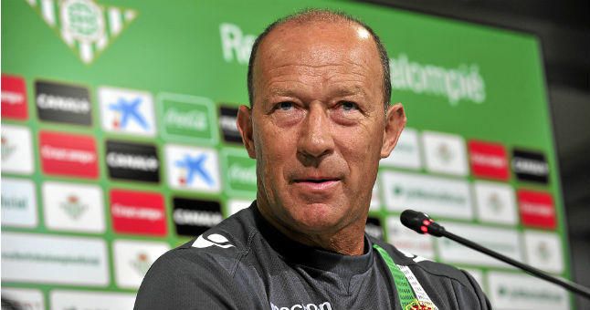 Calderón: "La afición es de Primera, estamos en deuda con ellos"