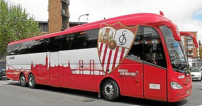 El autobús del Sevilla, apedreado