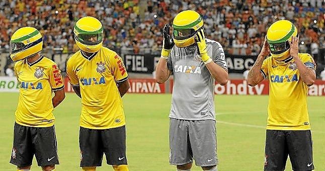 El Corinthians se pone el casco de Ayrton Senna como homenaje (vídeo)