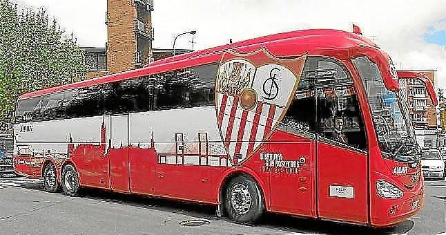 Dos detenidos en Valencia por la rotura de la luna del bus del Sevilla