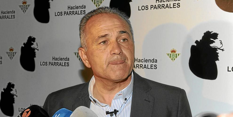 Los exjugadores del Real Betis defienden a Gordillo