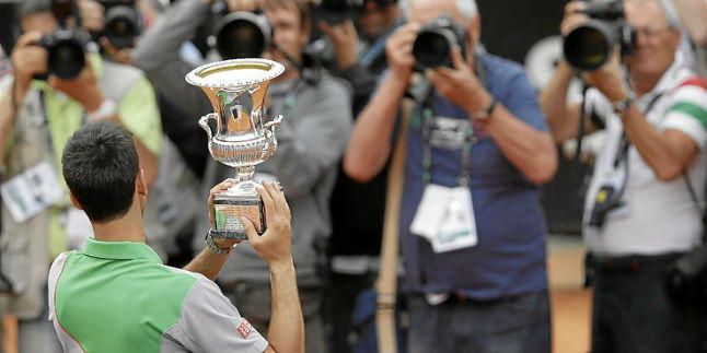 Djokovic dona el premio del Masters de Roma a afectados por las inundaciones