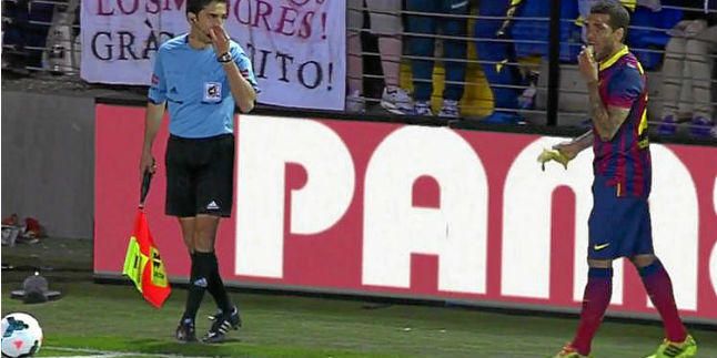 El Villarreal cerrará parte de una grada tras el incidente con Dani Alves