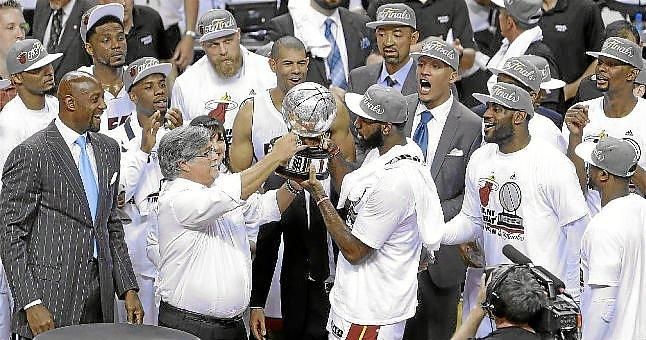 Lebron y Bosh llevan a Miami a la cuarta final consecutiva de la NBA