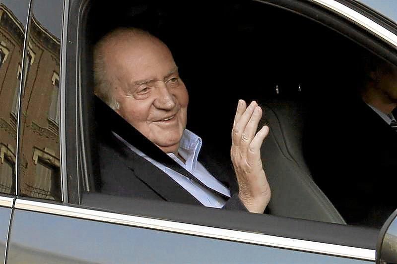El Rey Juan Carlos decide abdicar en su hijo, el Príncipe de Asturias