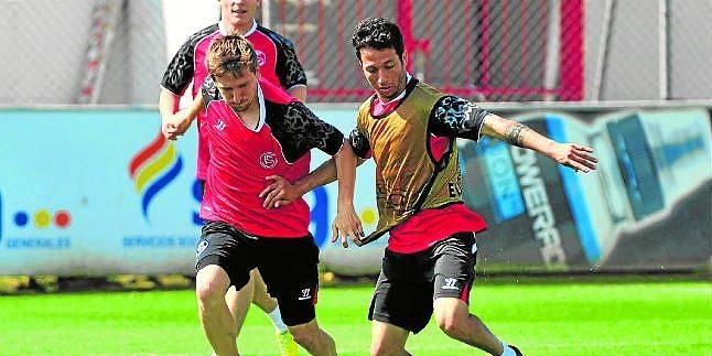 Cicinho declina el interés de Palmeiras y Vasco de Gama