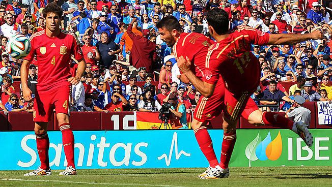 España recupera la confianza antes del Mundial (2-0)