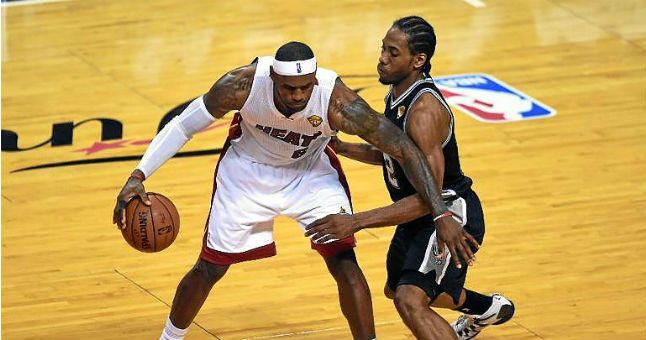 Leonard se venga de James y  los Spurs se adelantan en las Finales de la NBA (2-1)