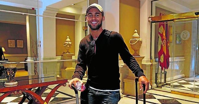 Rossi: "El himno del Sevilla es bonito, ya casi me lo sé"