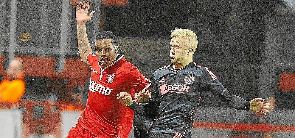 El Málaga ficha al lateral derecho venezolano Roberto Rosales