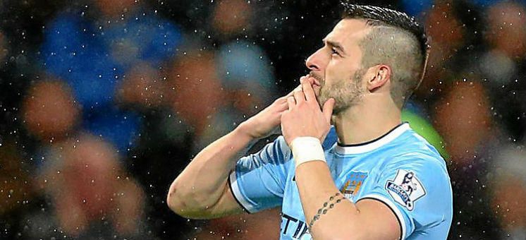 Álvaro Negredo se muestra con fuerza para superar su lesión