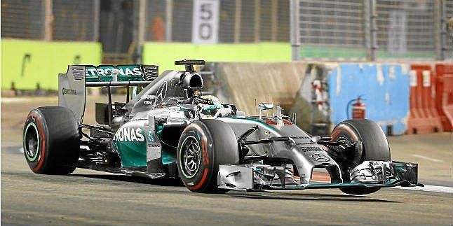 Lewis Hamilton vence en Singapur, Alonso cuarto