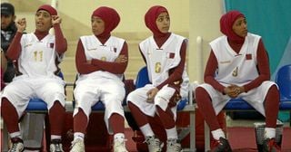 La selección femenina de basket de Qatar se niega a jugar por no poder llevar el 'hijab'